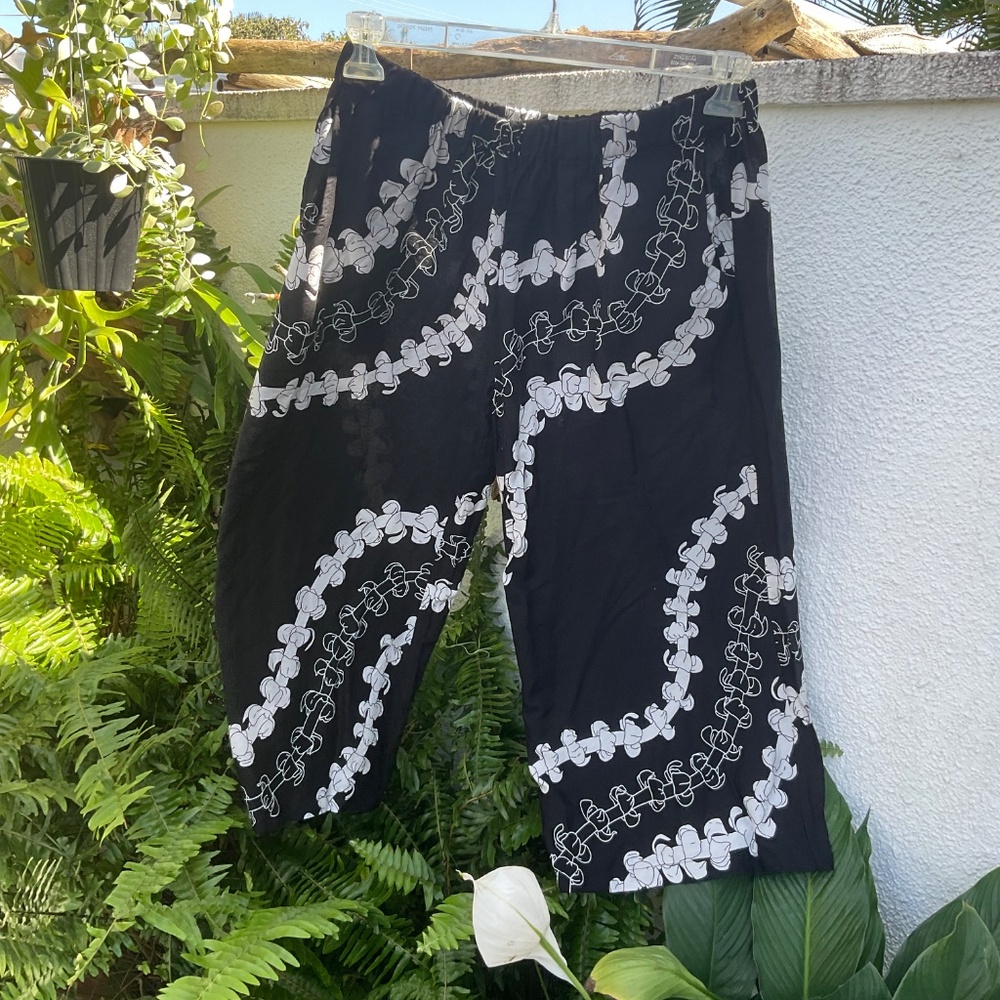 Black & White Hawaiian Floral Puakenikeni Lei Wide Leg Pants  Size L - Picture 2 of 4